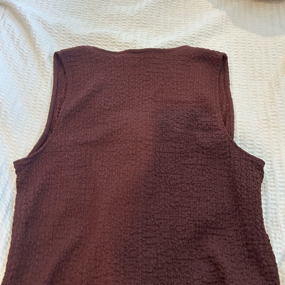 Sleeveless Textured Top in Brown